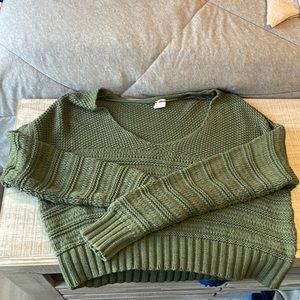 SOLD ‼️ V neck sweater
